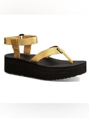 Teva Women's Platform Universal sandals in a gold metallic finish size 6.